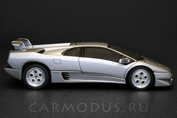 Lamborghini Diablo Coupe VT (1999) – AUTOart 1:43
