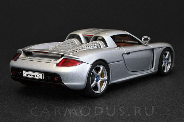 Porsche Carrera GT (2003) – AUTOart 1:43
